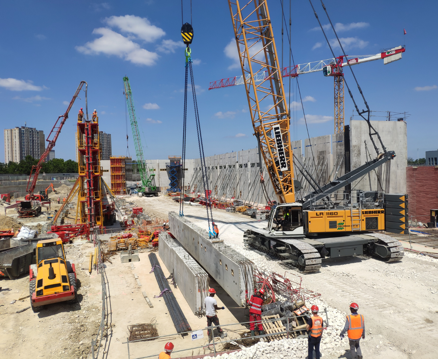 Liebherr LR 1160 rupskraan (15) Liebherr LR 1160 rupskraan hijst zware lading
