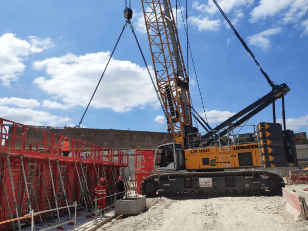Liebherr LR 1160 rupskraan hijst zware lading