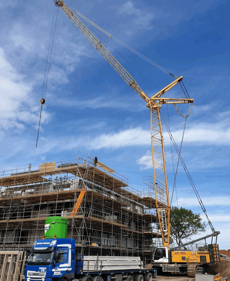 Liebherr LR 1160 rupskraan hijst zware lading op industriële werklocatie