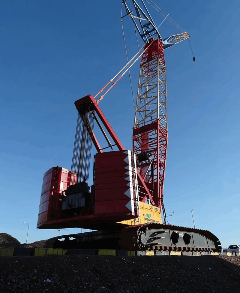 Liebherr LR 1300 rupskraan tilt zware constructiedelen op grote bouwplaats