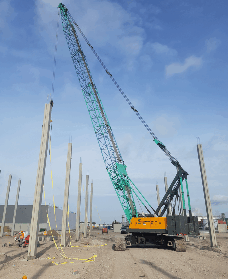 Sany SCC1000 rupskraan aan het werk op een industriële hijslocatie